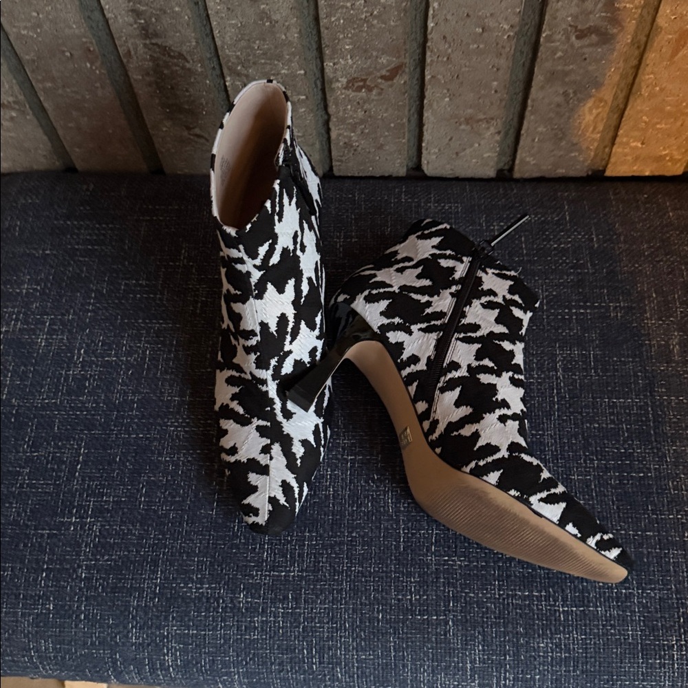 Louise et Cie Black and White Patterned Ankle Boots - Picture 4 of 5